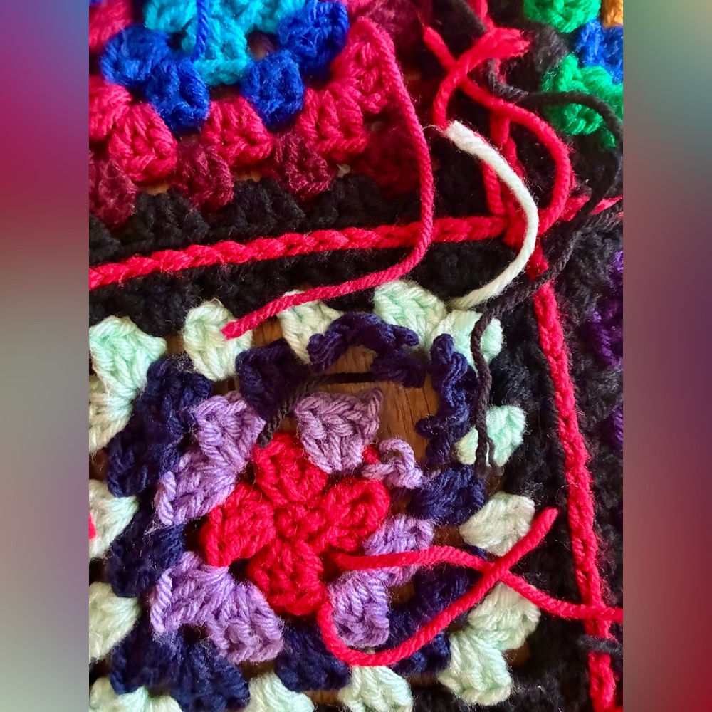 Crochet granny square blanket - Picture 4 of 4